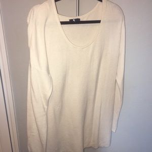 White scoop neck ribbed long sleeved shirt